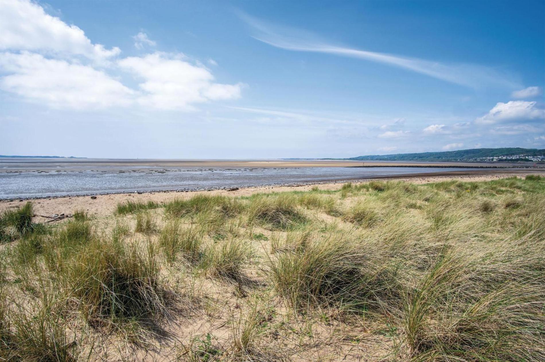 Beach View - 2 Bedroom Apartment - Llanelli Exterior foto